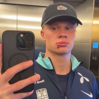 ROZELLANDER's profile picture