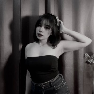R's profile picture