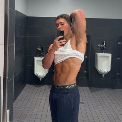 ZekeLaurent5's profile picture