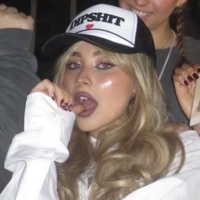 julia's profile picture