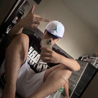 ianeverbrokeee's profile picture