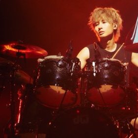 てる / This is LAST's profile picture