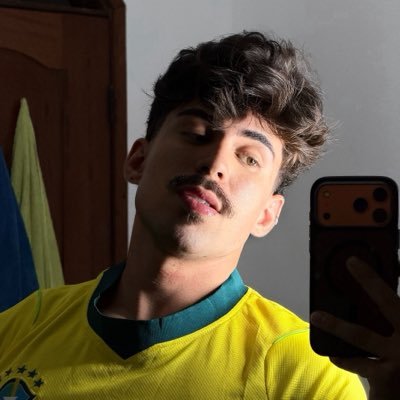 yuri marti's profile picture