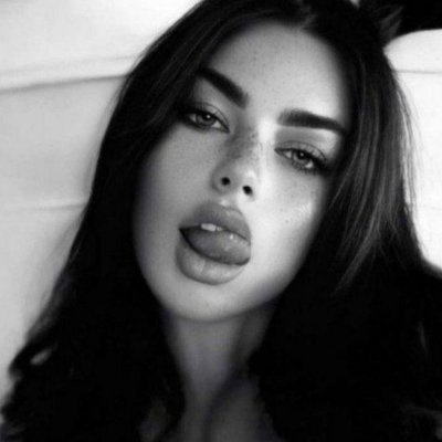 B's profile picture