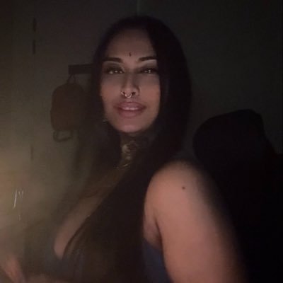 ayividinihsrad's profile picture