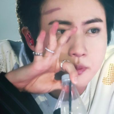 lori *taps mic* JINNIE 𓏲♡'s profile picture