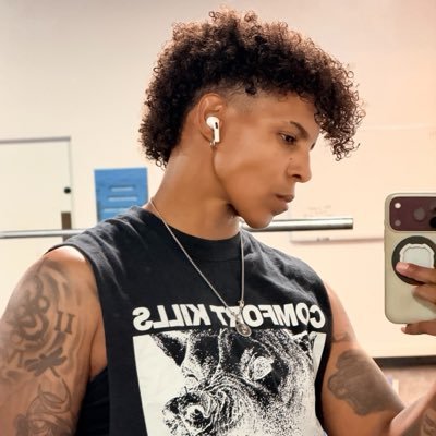 🐺🗡️'s profile picture