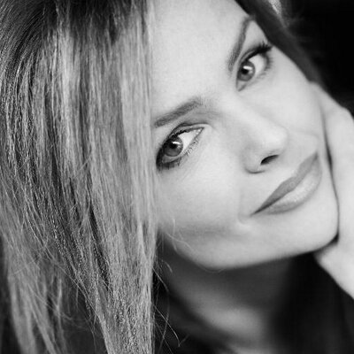 Dina Meyer's profile picture