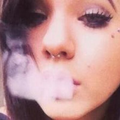 Loves Female Smokers's profile picture