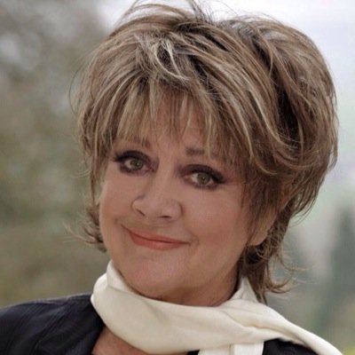 Amanda Barrie's profile picture