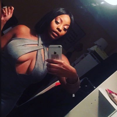 janellejs's profile picture