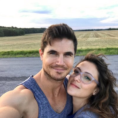 RobbieAmell's profile picture