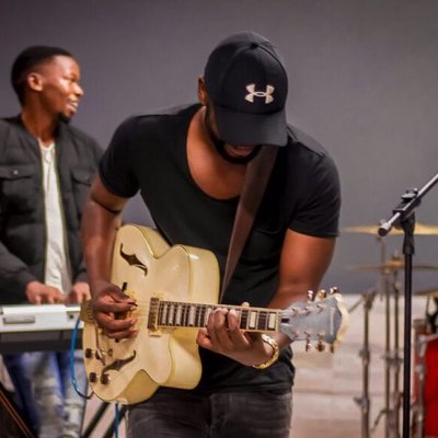 XolaniGuitars's profile picture